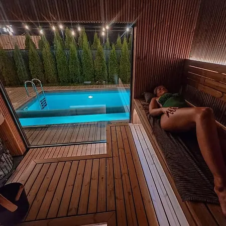 Namas Su Privaciu Baseinu, Sauna Ir Kubilu! 팔랑가